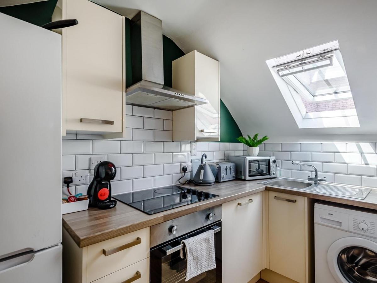 Modern Apartment In Central Лінкольн Екстер'єр фото