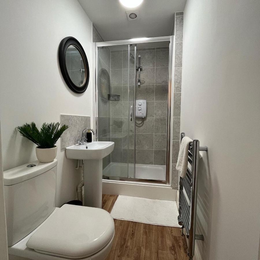 Modern Apartment In Central Лінкольн Екстер'єр фото
